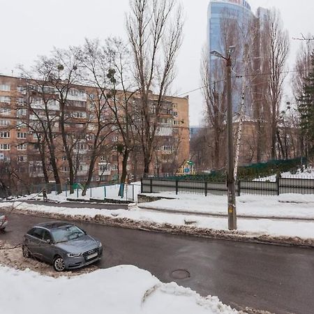 Апартаменты Дворец Спорта Kiev Luaran gambar