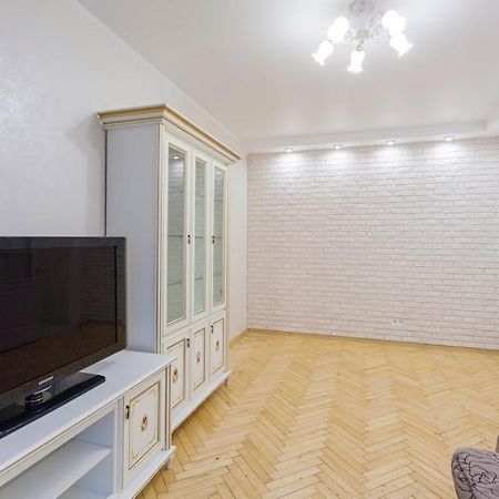 Апартаменты Дворец Спорта Kiev Luaran gambar