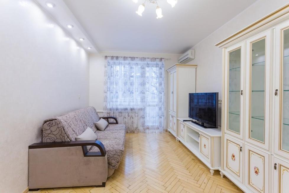 Апартаменты Дворец Спорта Kiev Luaran gambar