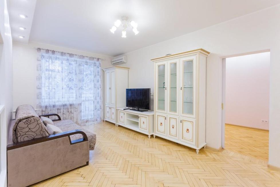 Апартаменты Дворец Спорта Kiev Luaran gambar