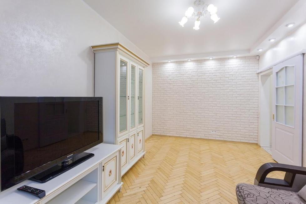 Апартаменты Дворец Спорта Kiev Luaran gambar
